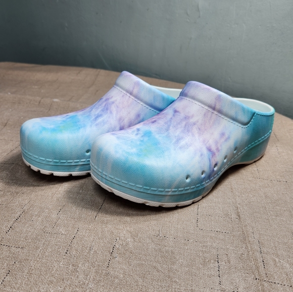 tie dye dansko